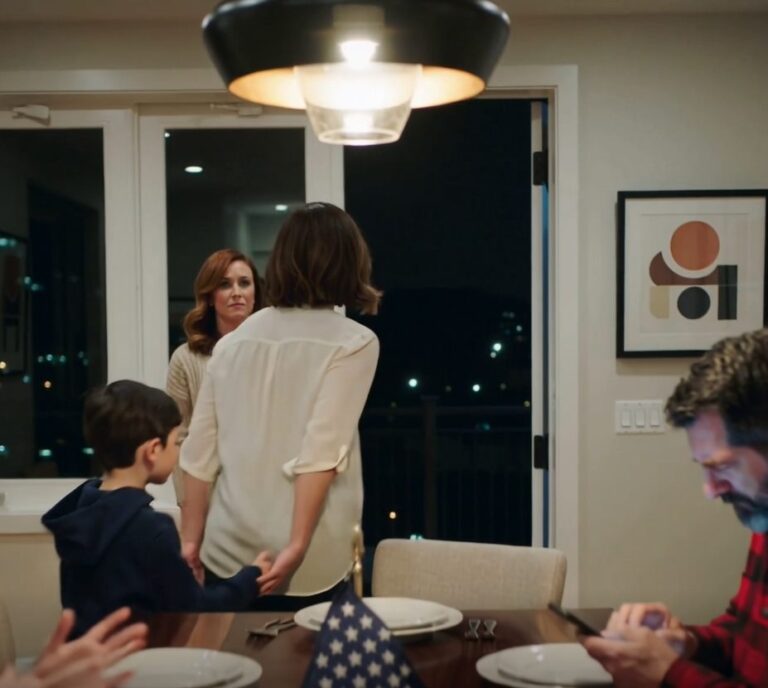 My niece muttered, “We don’t sit with people like you,” as everyone laughed. I shrugged, took my son’s hand, and walked out. Dad texted, “Pay me tomorrow, okay?” I texted back, “None of your business.” The next day, I received only one text message that turned everyone’s laughter into panιc… – News