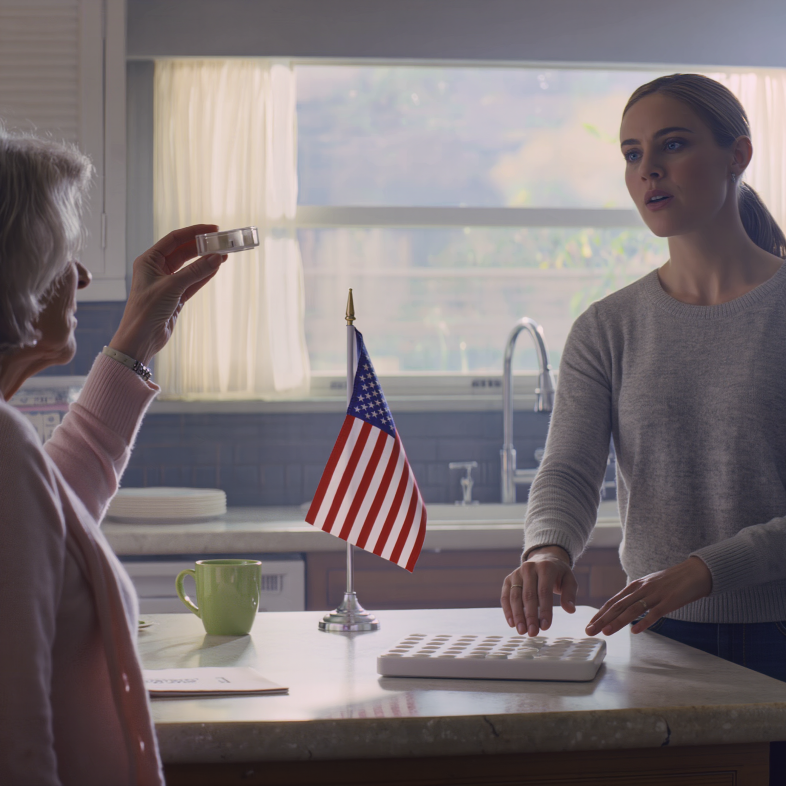 My daughter-in-law said it was “for safety” and hid all my medication. Every morning she handed me a strange pink pill in the weekly organizer. I swallowed it and felt my mind go foggy. That night I opened the locked cabinet, saw my bottles still sealed with my name on them, then I laid my hand on her beauty vitamin shelf. By morning, one small change made the whole house listen to what they’d been hiding.